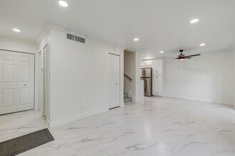 8911 NW 28th Dr, Unit 36 in Coral Springs, FL - Foto de edificio - Building Photo
