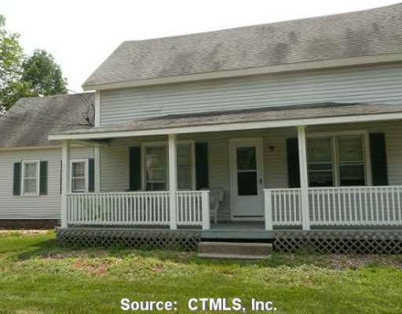 15 East Granby Rd in Granby, CT - Building Photo - Building Photo