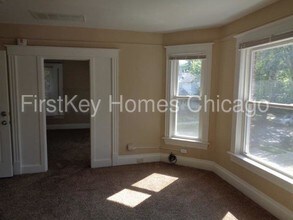 202 S Park Ave-Unit -2 in Waukegan, IL - Building Photo - Building Photo
