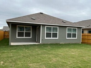 140 Perfect World Lp in Jarrell, TX - Building Photo - Building Photo