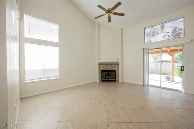 8432 Honeywood Cir in Las Vegas, NV - Building Photo - Building Photo