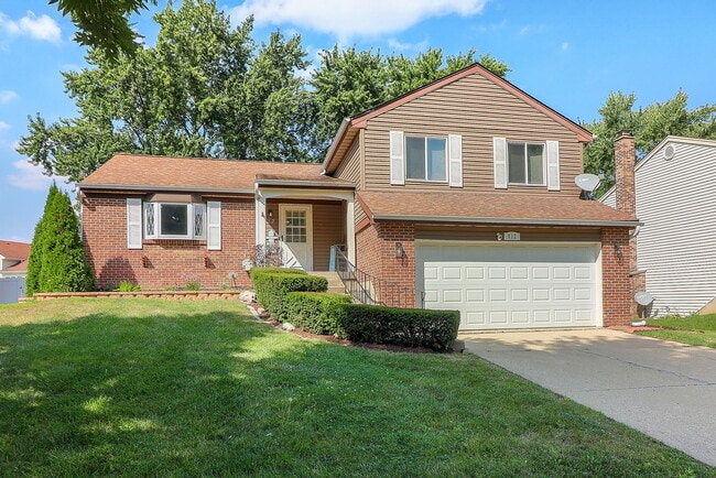 property at 812 W Appletree Ln