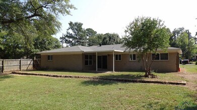 1421 Columbia Dr in Longview, TX - Building Photo - Building Photo