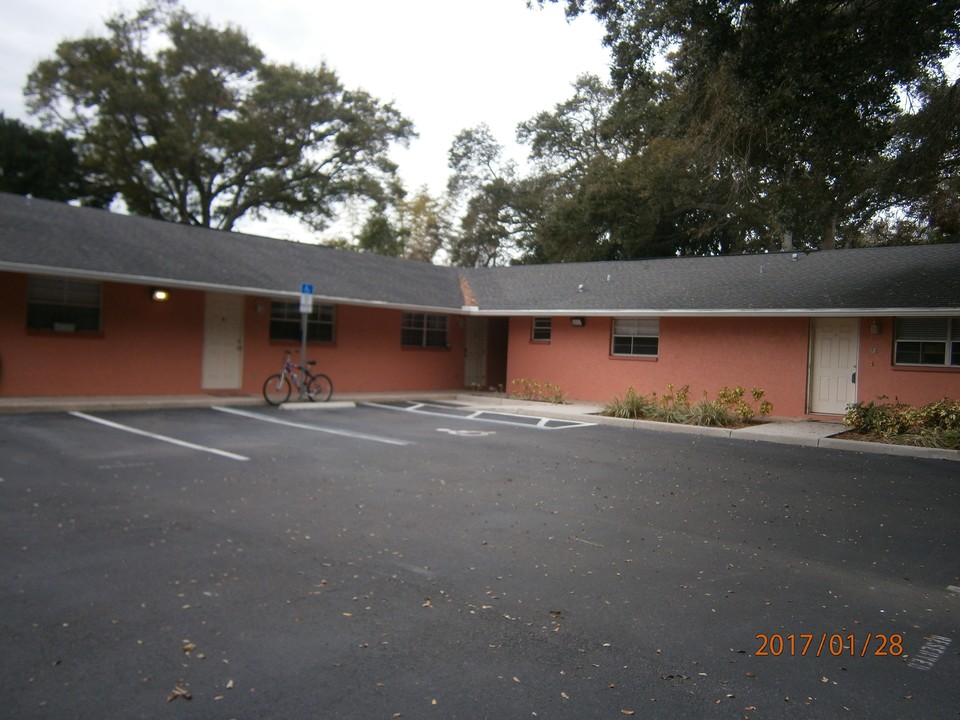 220 Tulane Ave in Clearwater, FL - Foto de edificio