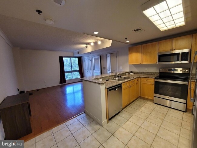 777 7th St NW, Unit 1003 in Washington, DC - Building Photo - Building Photo