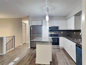 6865 Buckingham Rd in Woodbury, MN - Building Photo - Building Photo