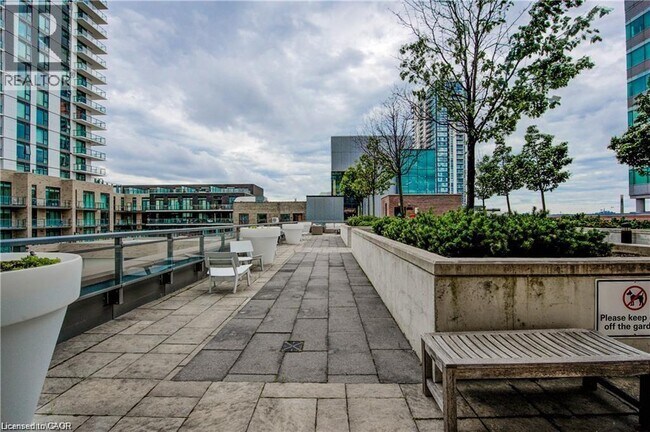 85 Duke St W in Kitchener, ON - Building Photo - Building Photo