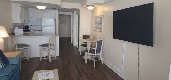 2700 N Atlantic Ave in Daytona Beach, FL - Building Photo - Building Photo