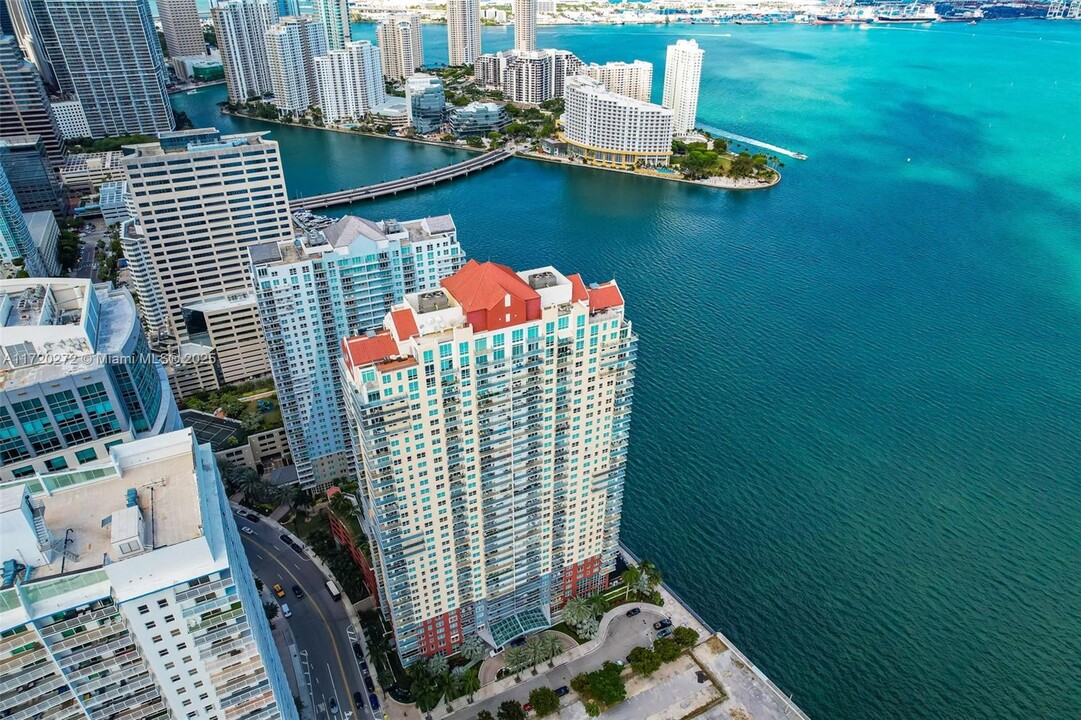 1155 Brickell Bay Dr in Miami, FL - Foto de edificio