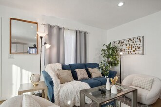 5831 Greycourt Ave in San Diego, CA - Building Photo - Building Photo