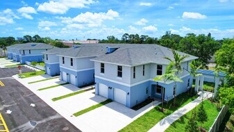 3868 Patio Ct in Palm Springs, FL - Building Photo