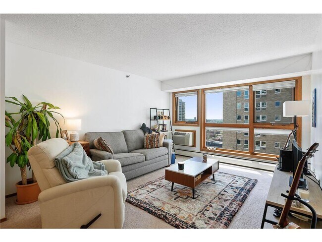 property at 433 S 7th St