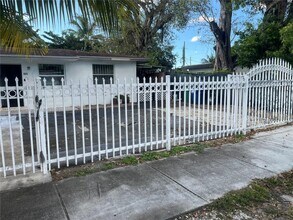 15812 NW 39th Ct in Miami Gardens, FL - Building Photo - Building Photo