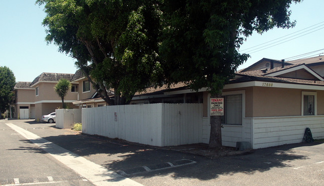 17680 Cameron Ln in Huntington Beach, CA - Building Photo - Building Photo