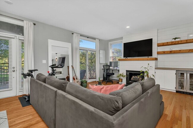2920 N River Walk Dr in Chicago, IL - Building Photo - Building Photo