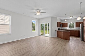 256 Currituck Dr in Holly Ridge, NC - Building Photo - Building Photo