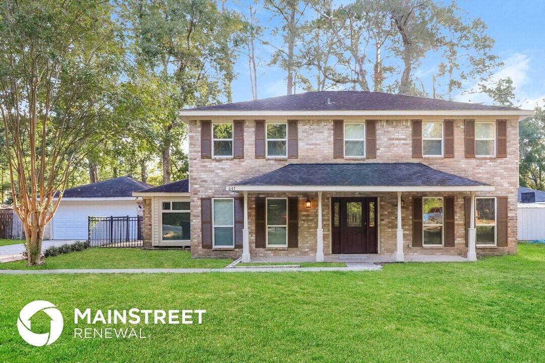 647 Mosswood Dr in Conroe, TX - Foto de edificio