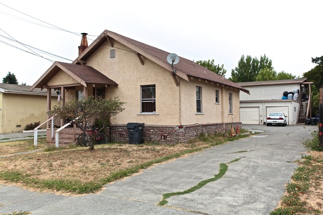 229 Vallejo St in Petaluma, CA - Foto de edificio - Building Photo