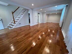 349 N 4th St in Lindenhurst, NY - Building Photo - Building Photo