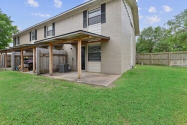 Woodcreek Townhomes in College Station, TX - Foto de edificio