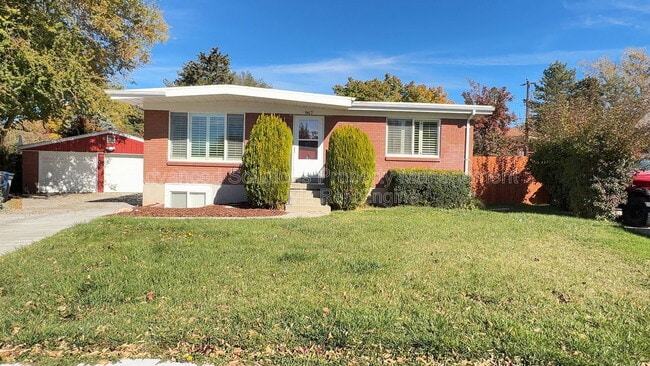 property at 967 Charlton Cir