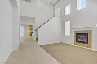10015 Willowbrook Pond Rd in Las Vegas, NV - Building Photo - Building Photo