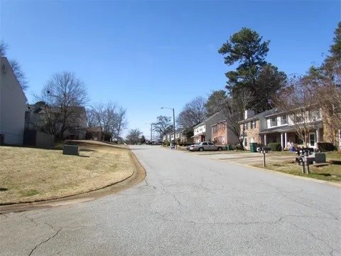 1549 Springleaf Ct SE in Smyrna, GA - Foto de edificio