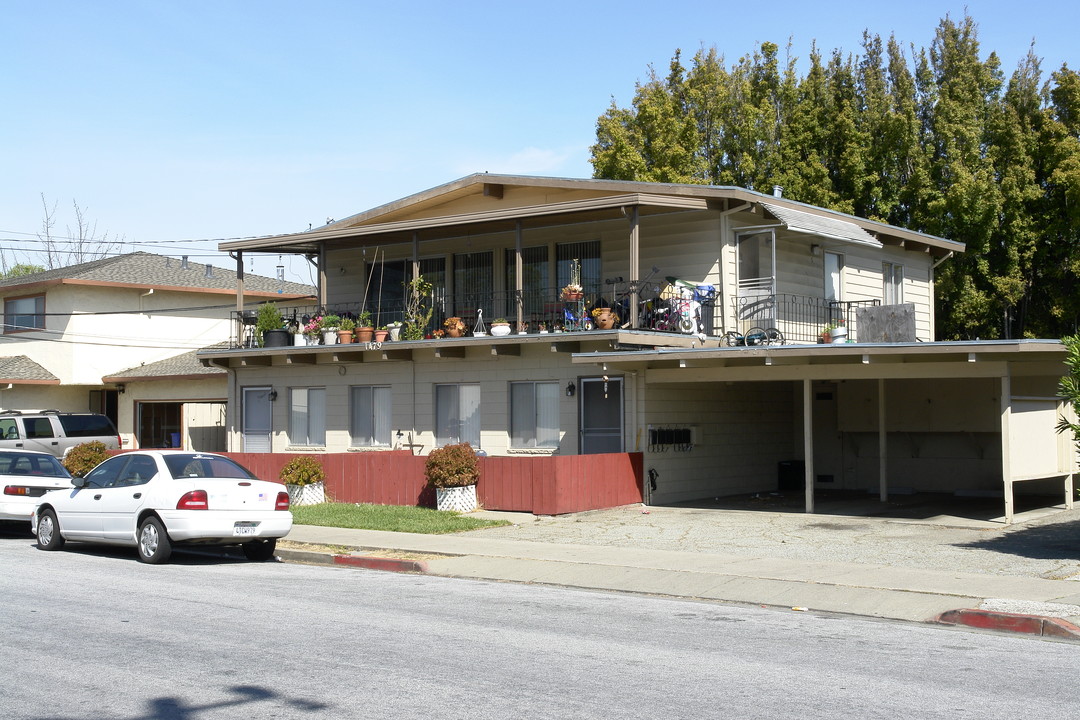 1479 Hess Rd in Redwood City, CA - Building Photo