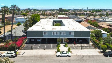 11730 S New Hampshire Ave in Los Angeles, CA - Building Photo - Primary Photo