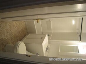 60 Egmont St in Brookline, MA - Foto de edificio - Building Photo