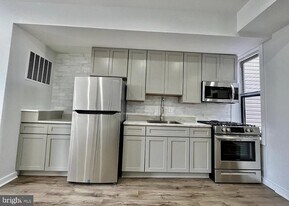 2105 E Huntingdon St in Philadelphia, PA - Building Photo