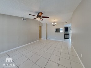 9707 Paces Ferry Dr in Tampa, FL - Foto de edificio - Building Photo