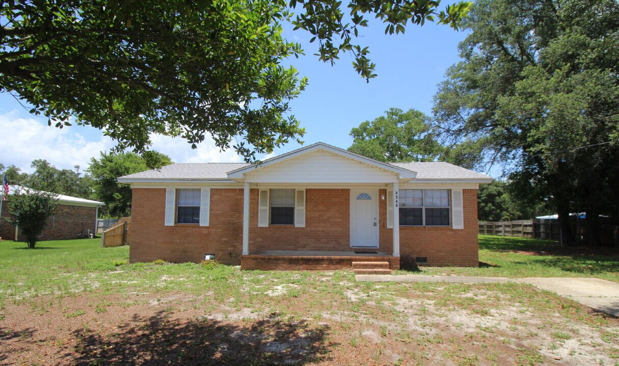 4548 Kelly Ln in Gulf Breeze, FL - Building Photo