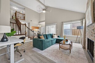 6635 Queensclub Dr in Houston, TX - Building Photo