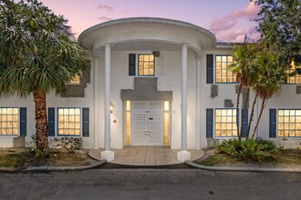2270 NE 68th St in Fort Lauderdale, FL - Building Photo - Building Photo