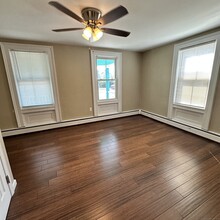 36 Pleasant St in Groton, CT - Building Photo - Building Photo