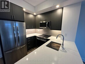 3240 William Coltson Ave in Oakville, ON - Building Photo - Building Photo