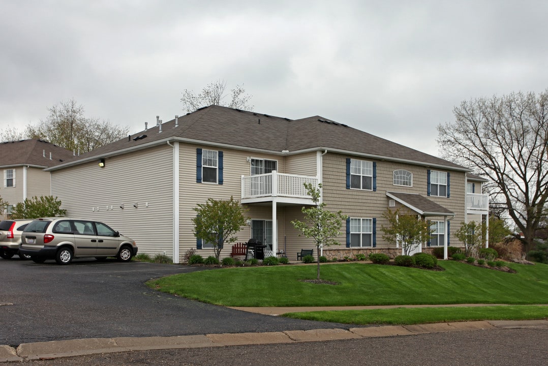 Amherst Ridge in Massillon, OH - Building Photo