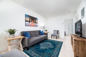 805 NE 23rd Dr in Wilton Manors, FL - Foto de edificio - Building Photo