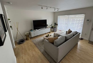 6855 SW 45th Ln in Miami, FL - Building Photo - Building Photo