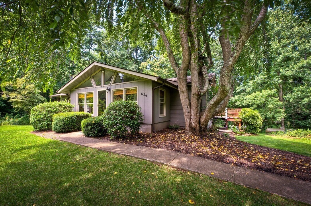 639 Sand Hill Rd in Asheville, NC - Building Photo