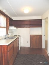 90 Leetes Island Rd in Branford, CT - Building Photo - Building Photo