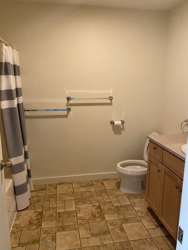 1312 13th St, Unit A in Hood River, OR - Building Photo - Building Photo