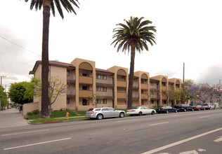 Beachwood Apartments in Long Beach, CA - Building Photo - Building Photo