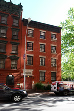 319 W 16th St in New York, NY - Building Photo - Building Photo