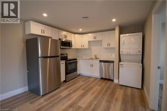 539 Woodlawn Rd in Welland, ON - Building Photo - Building Photo