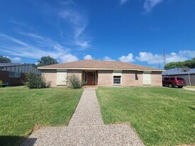 2626 Beluche Dr in Galveston, TX - Building Photo