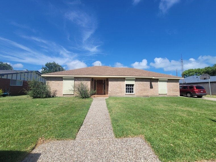 2626 Beluche Dr in Galveston, TX - Building Photo