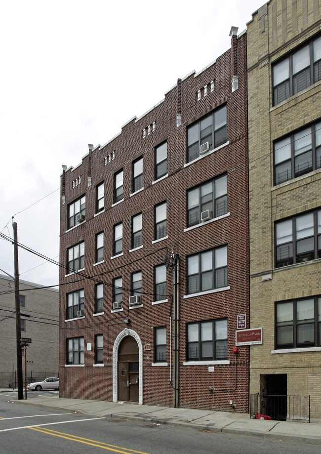 83 Bergen Ave in Jersey City, NJ - Building Photo - Building Photo