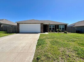 1751 Forest Dr in Centerton, AR - Building Photo